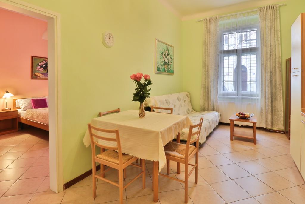 Apartment Na Kozacce 6 Praag Kamer foto