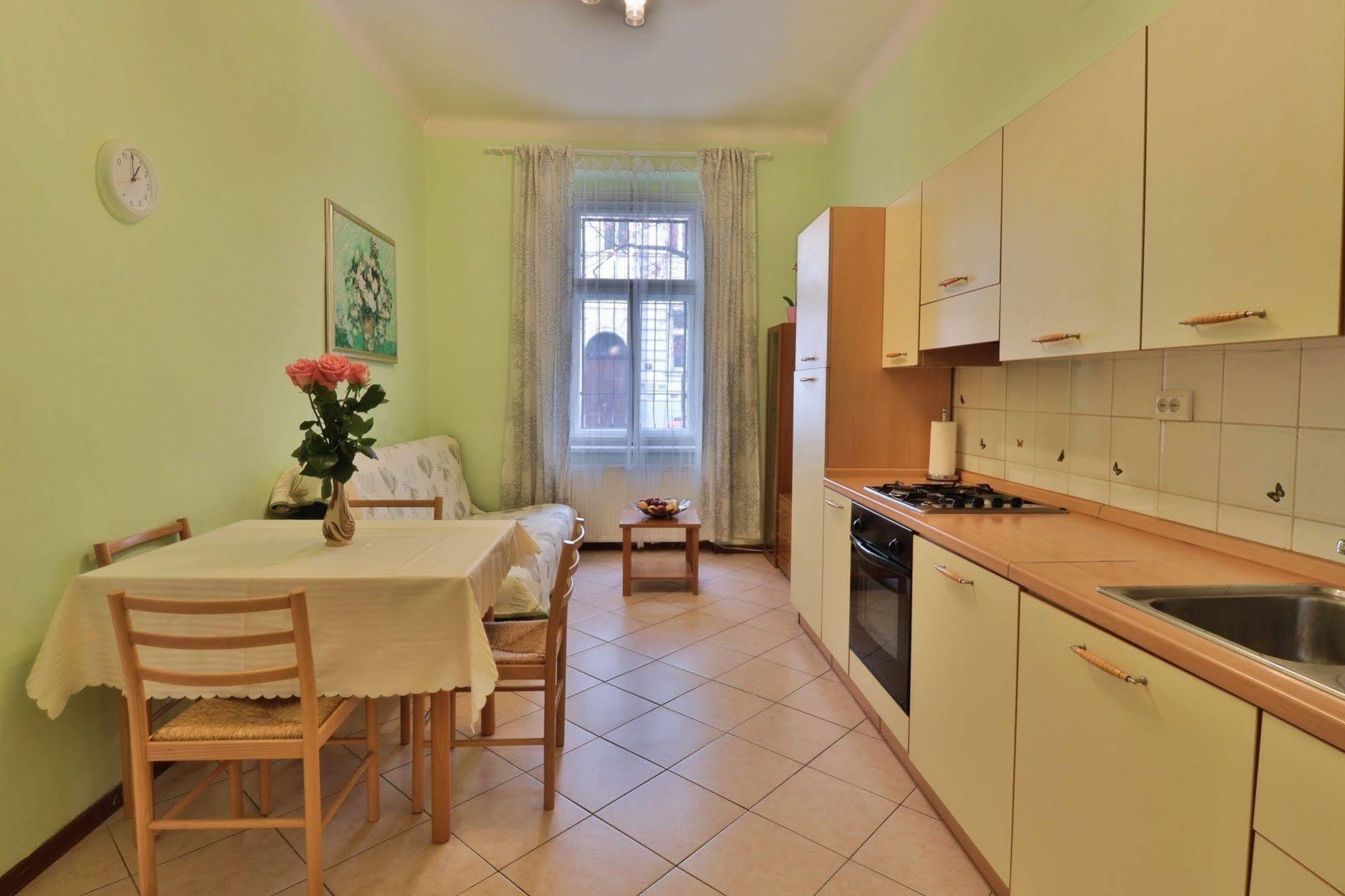 Apartment Na Kozacce 6 Praag Buitenkant foto