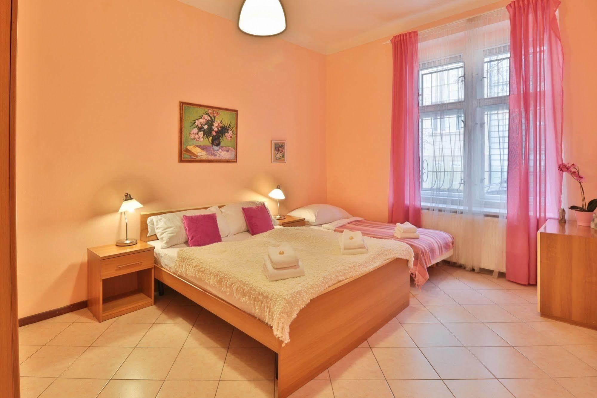 Apartment Na Kozacce 6 Praag Buitenkant foto